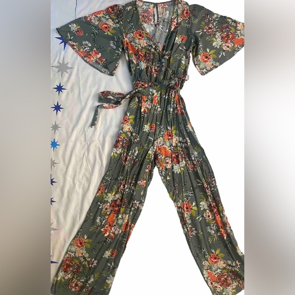 Women’s size‎ small, green flower print jumpsuit